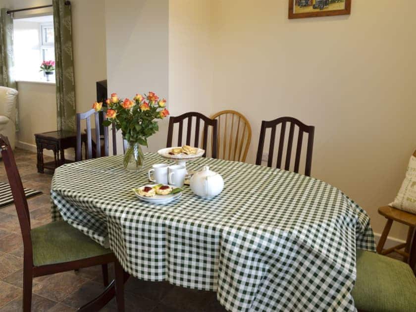 Spacious living and dining area | Hay Rick - Hayes Farm Mews, Luton, near Newton Abbot