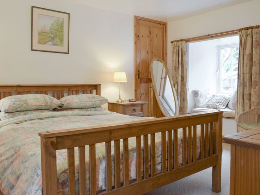 Relaxing double bedroom | Osprey Cottage - Hatton Cottages, Dunkeld, near Pitlochry
