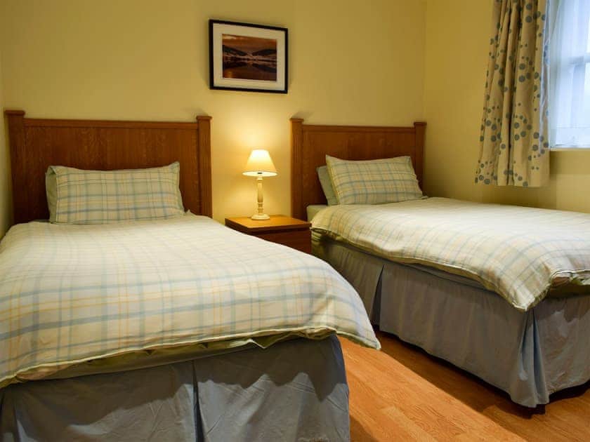 Twin bedroom | Inn Cottage - The Inn Cottages, Muckhart, near Gleneagles