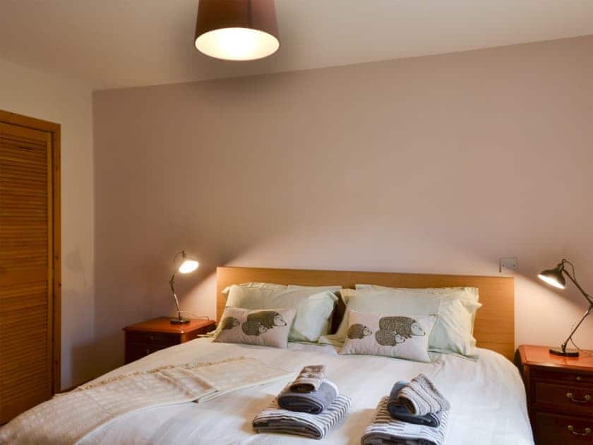 Bedroom with super kingsize bed and en-suite | Rallidae, Uig, near Portree