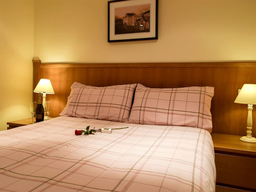 Double bedroom | The Bothy - The Inn Cottages, Muckhart, near Gleneagles