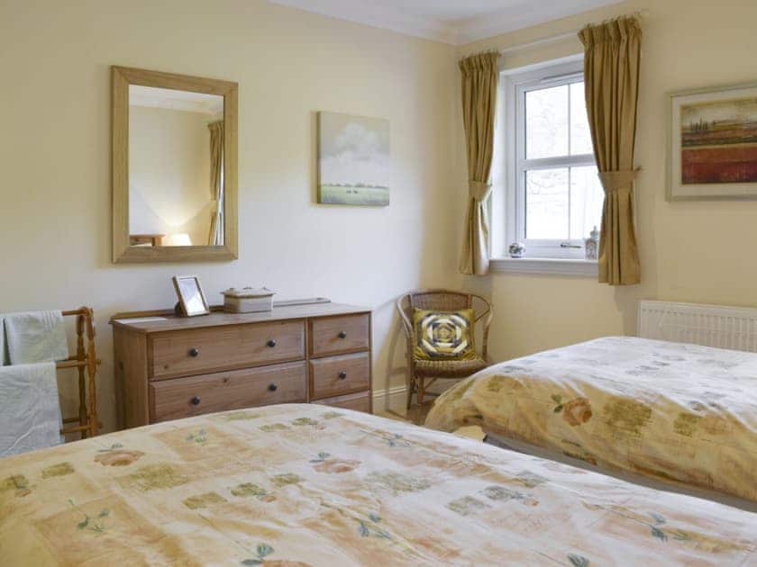 Good-sized twin bedroom | Heather Croft - Hatton Cottages, Dunkeld, near Pitlochry
