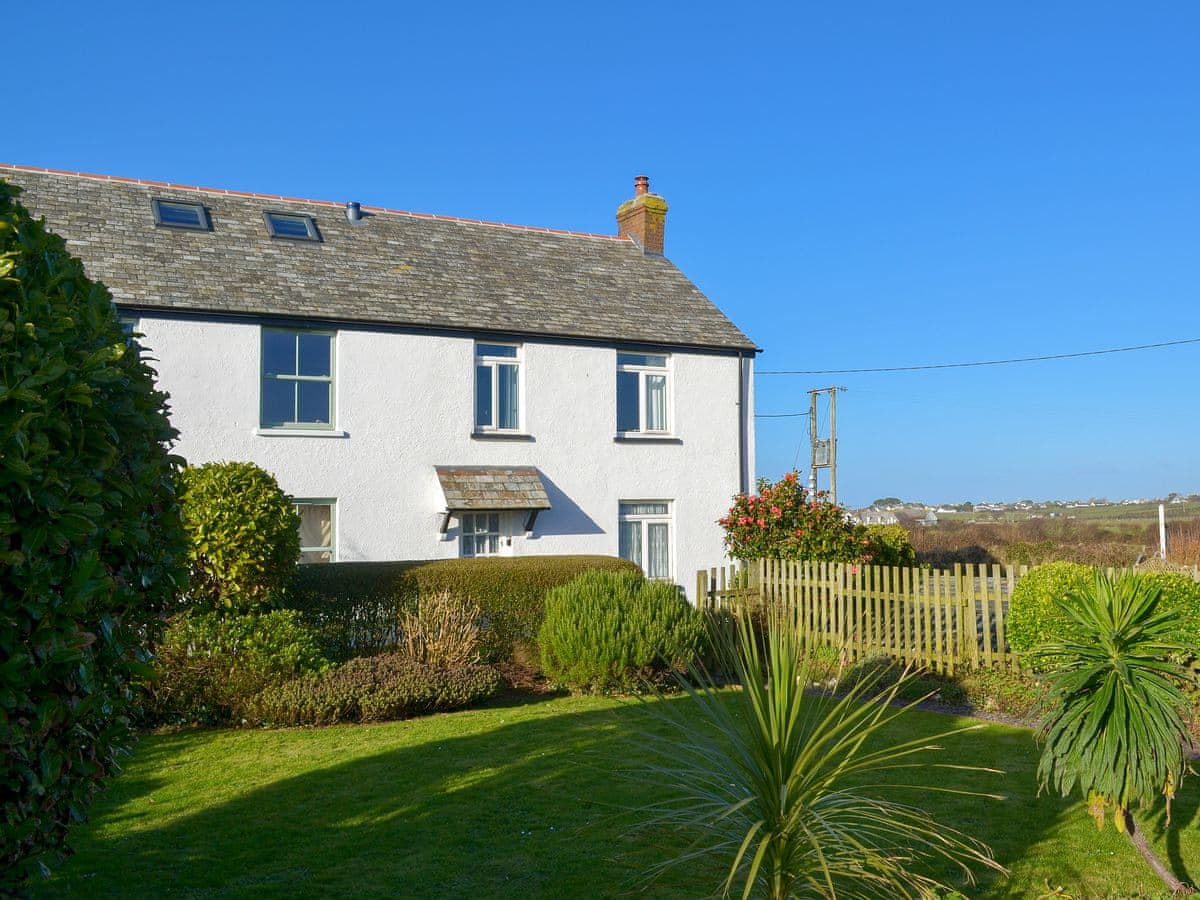 Pendragon Cottage Ref W41300 In Tregatta Near Tintagel