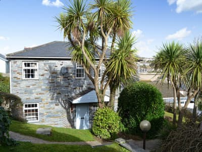 Beachside Ref Ukc3037 In Porth Near Newquay Cornwall