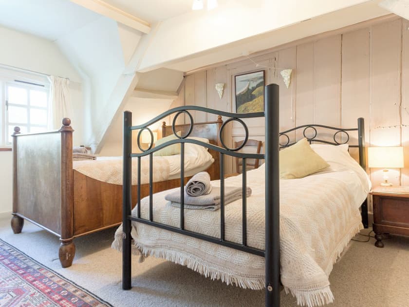 Comfy twin bedroom | Fossilers Lodge, Lyme Regis