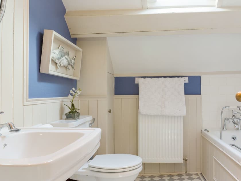 Bathroom | Fossilers Lodge, Lyme Regis