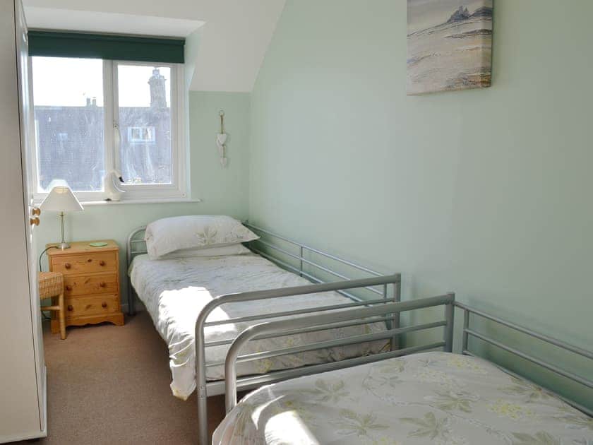Cosy twin bedroom | Aidan Cottage, Craster, near Alnwick