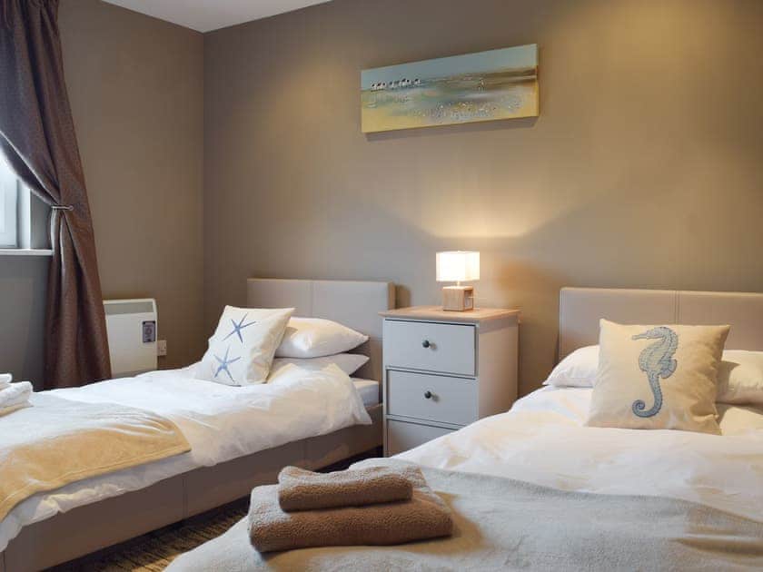 Cosy twin bedroom | Gower Sunset Views, Llanelli