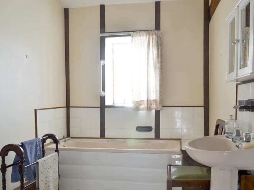 En-suite bathroom | Grove Sprightly Barn, Craven Arms