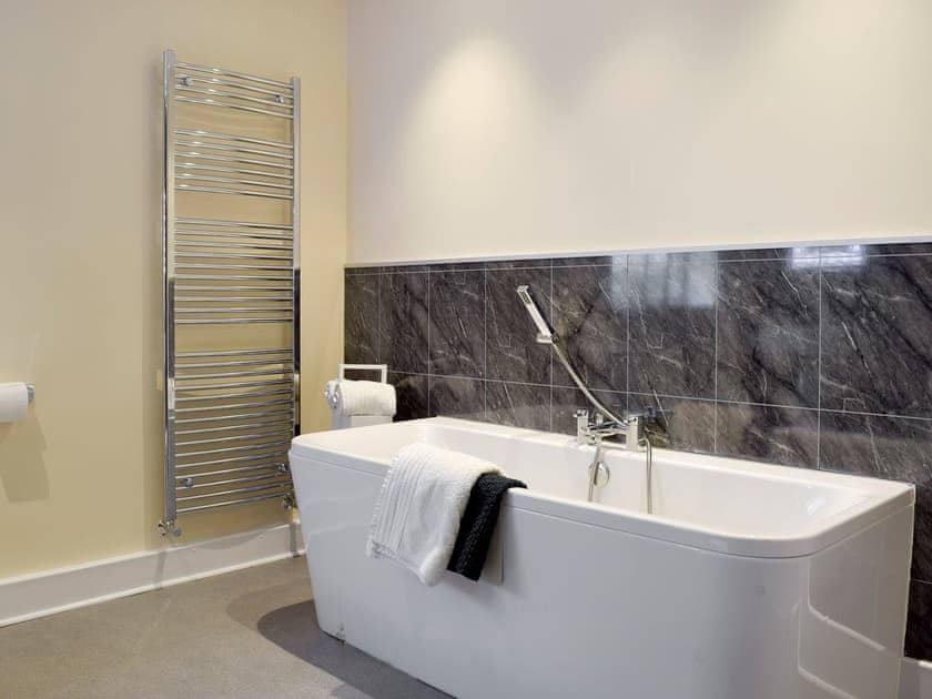 Stunning family bathroom with bath and separate shower enclosure | Green Acre Cottage, Kilgetty, Dyfed 