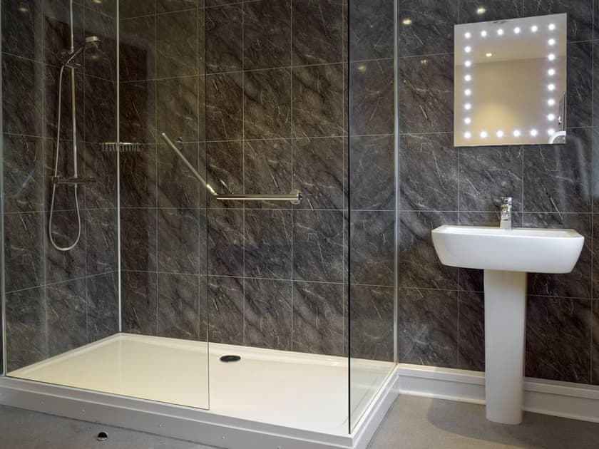 Modern family bathroom with bath and separate shower enclosure | Green Acre Cottage, Kilgetty, Dyfed 
