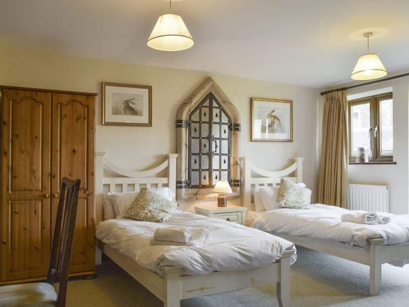 Quirky twin bedroom | Swallow Barn, Warkworth, Banbury