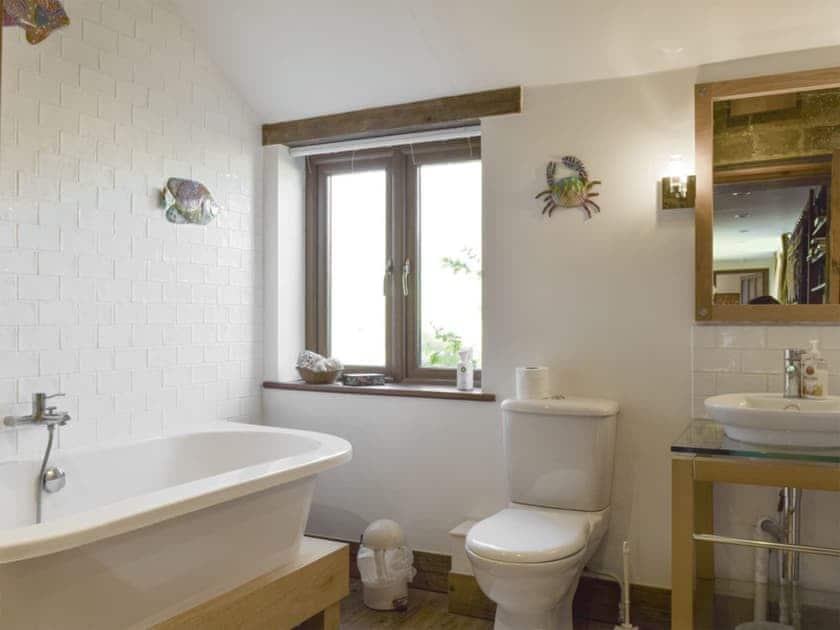 Family bathroom | Swallow Barn, Warkworth, Banbury
