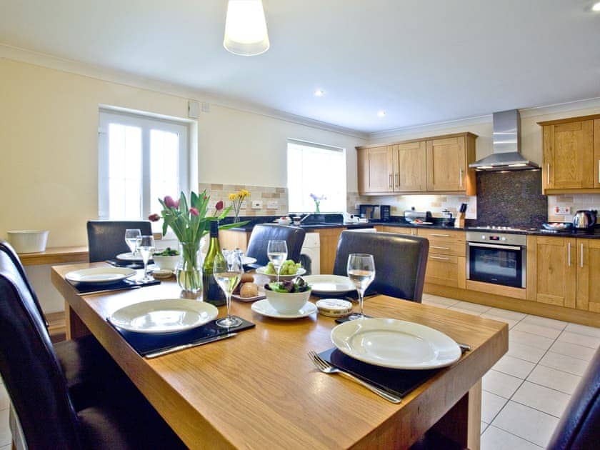 Kitchen/diner | Buttercup Cottage - Lakeview Holiday Cottages, Bridgwater