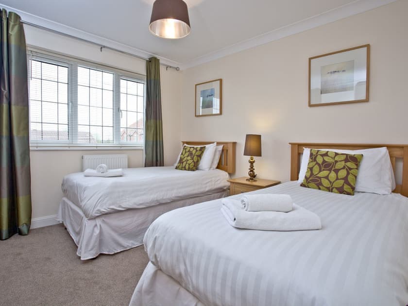 Twin bedroom | The Clover Cottage - Lakeview Holiday Cottages, Bridgwater