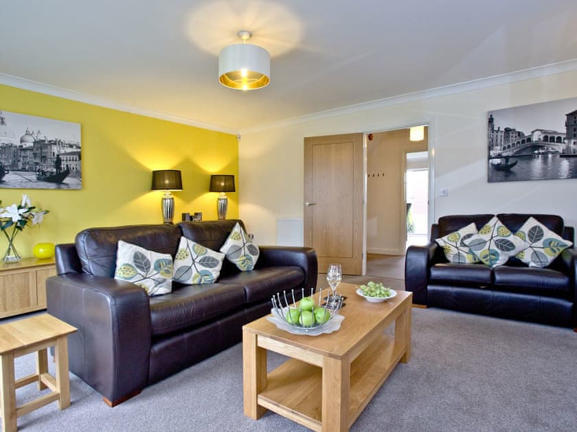 Living room | Cowslip Cottage - Lakeview Holiday Cottages, Bridgwater