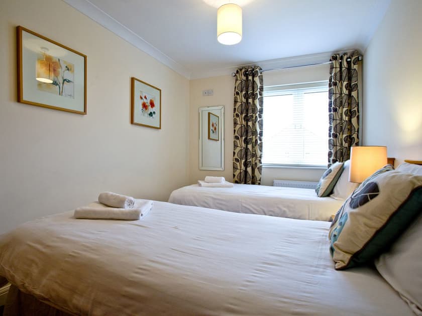 Twin bedroom | Drake Cottage - Lakeview Holiday Cottages, Bridgwater
