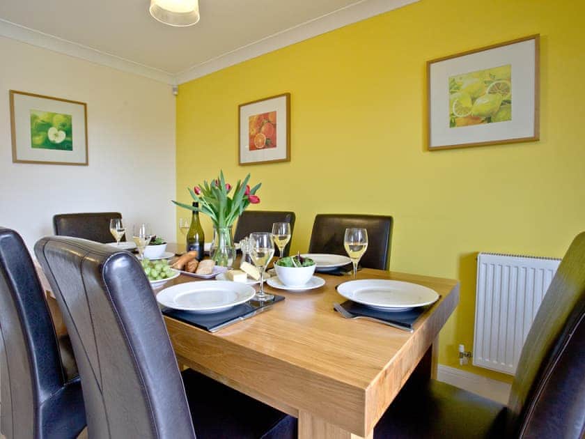 Dining Area | Kingfisher Cottage - Lakeview Holiday Cottages, Bridgwater