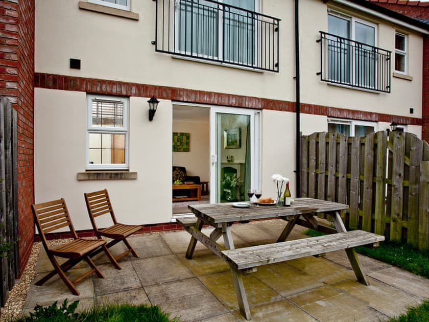 Exterior | Mallard Cottage - Lakeview Holiday Cottages, Bridgwater