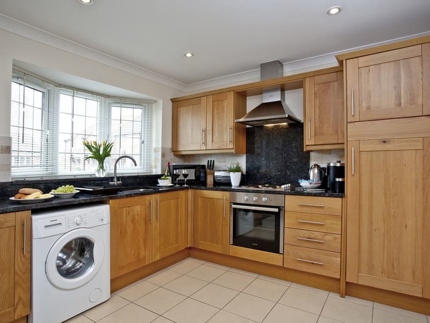 Kitchen | Mallard Cottage - Lakeview Holiday Cottages, Bridgwater