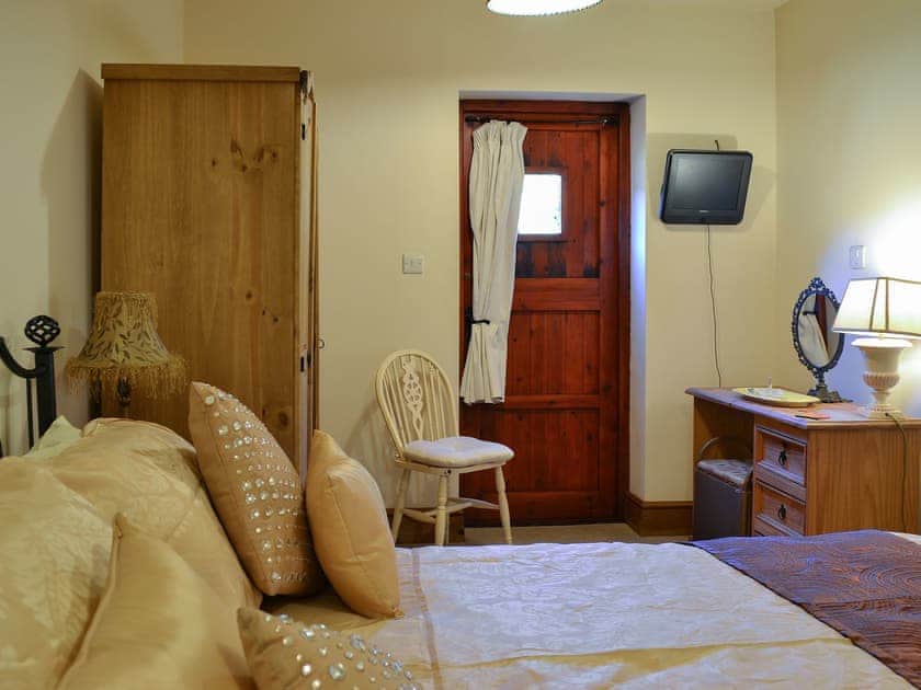 Beautifully furnished double bedroom | Acorn Barn, Laytham, near York
