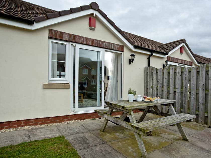 Exterior | Meadow Sweet Lodge - Lakeview Holiday Cottages, Bridgwater