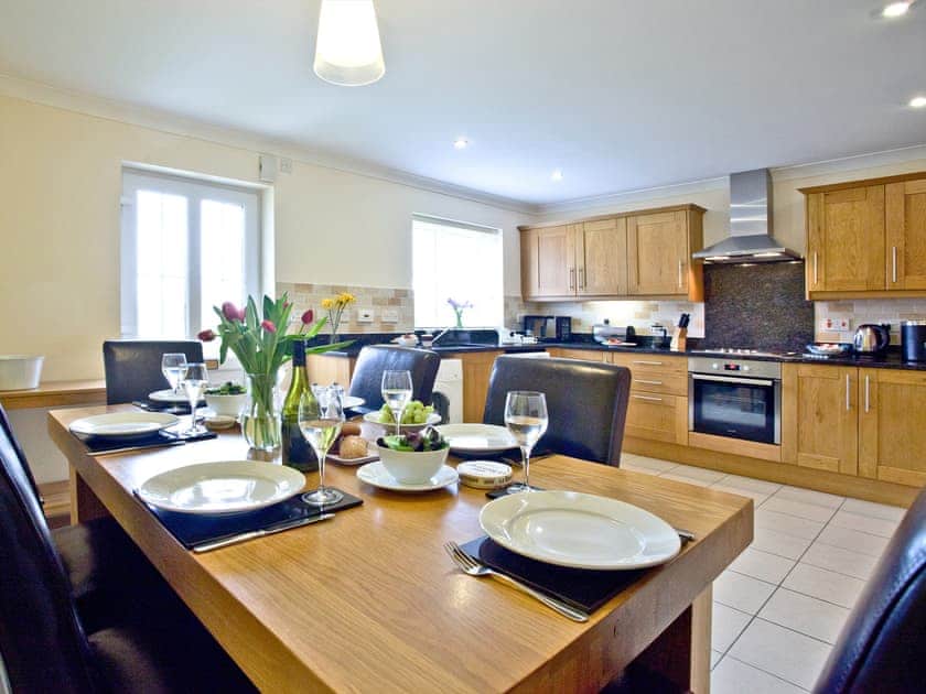 Kitchen/diner | Violet Cottage - Lakeview Holiday Cottages, Bridgwater