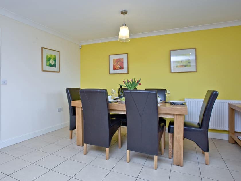 Dining Area | Swan Cottage - Lakeview Holiday Cottages, Bridgwater
