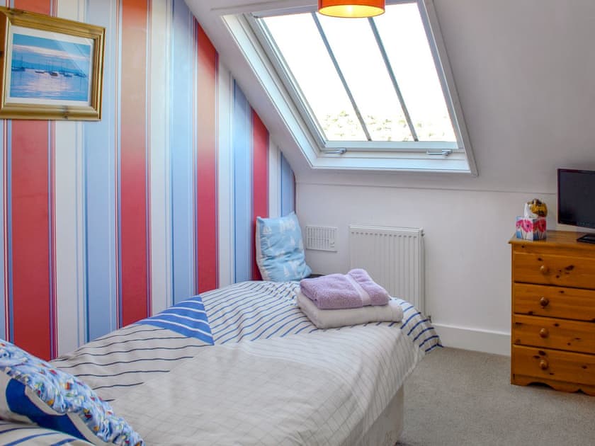 Cosy single bedroom | 12 Maritime House, Bridport