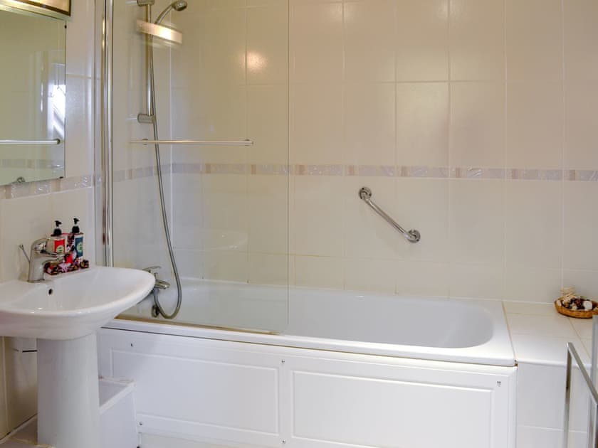 Bathroom | 12 Maritime House, Bridport