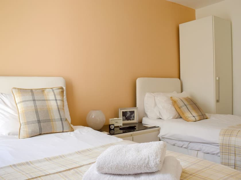 Twin bedroom | Warner Lea, Bowness, near Windermere