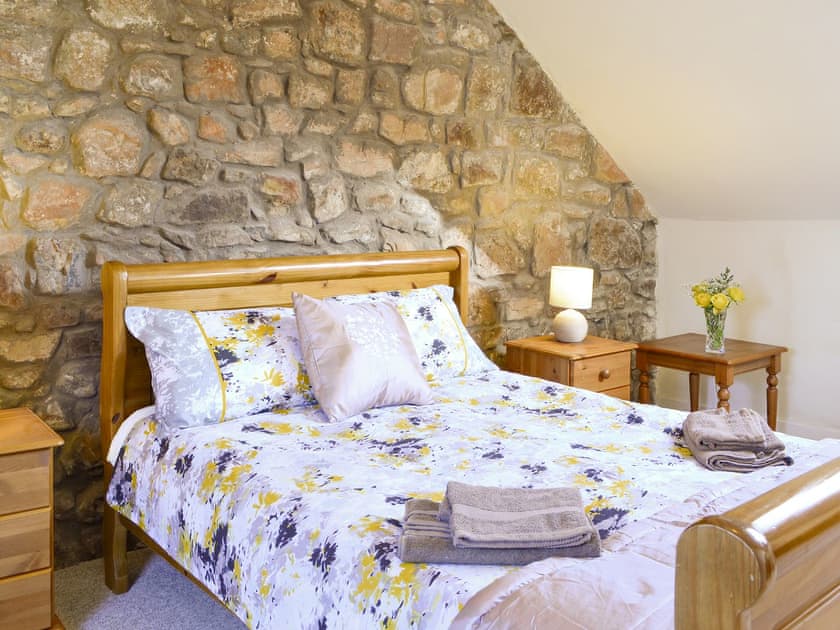 Relaxing double bedroom | The Granary - Rousland Cottages, Linlithgow