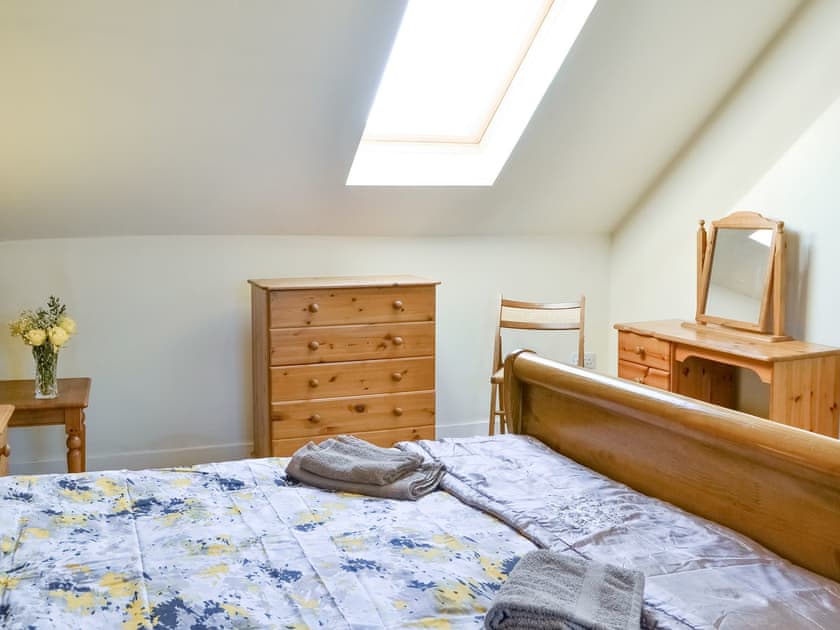 Dressing area within double bedroom | The Granary - Rousland Cottages, Linlithgow