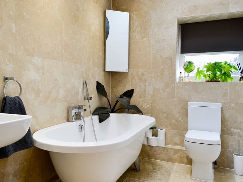 Bathroom | Bryn Hyfryd, Maenan, near Llanrwst