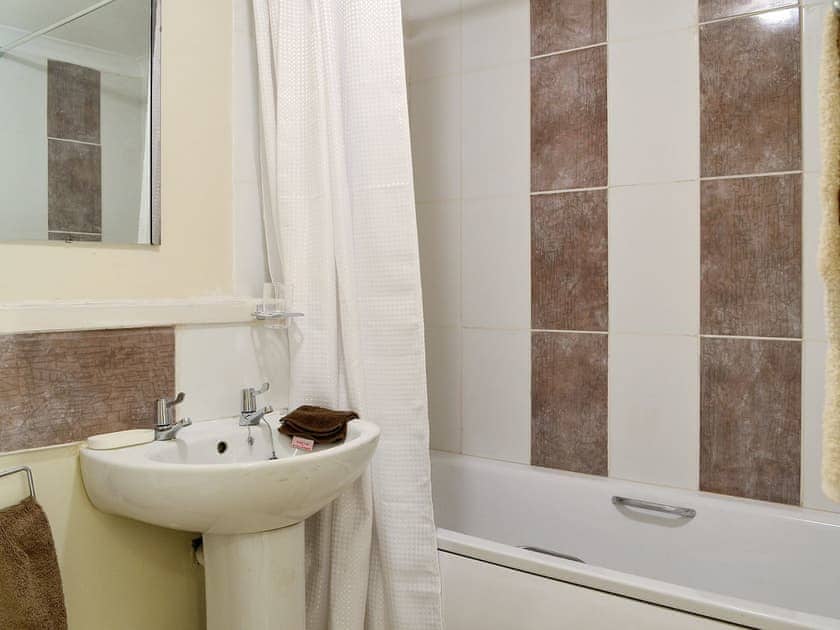 Family bathroom with shower over bath | Cedar Lodge - Rousland Cottages, Linlithgow