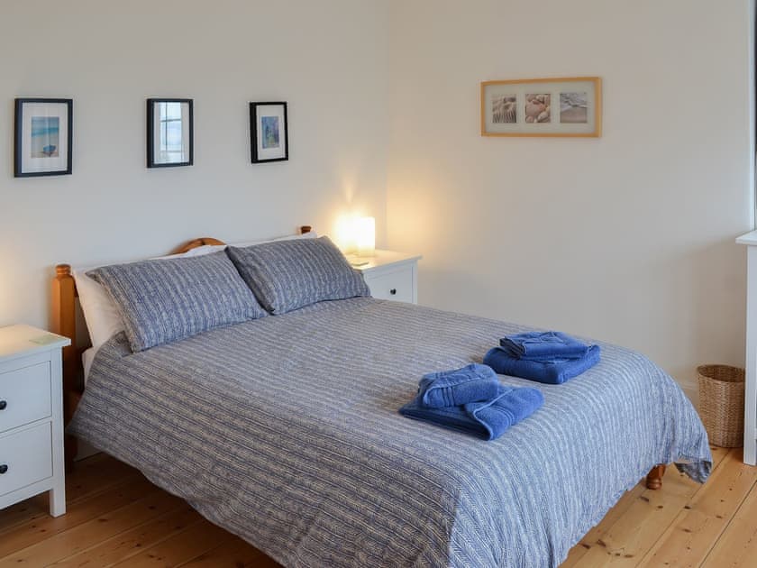 Relaxing master bedroom | Lyndale, Penzance