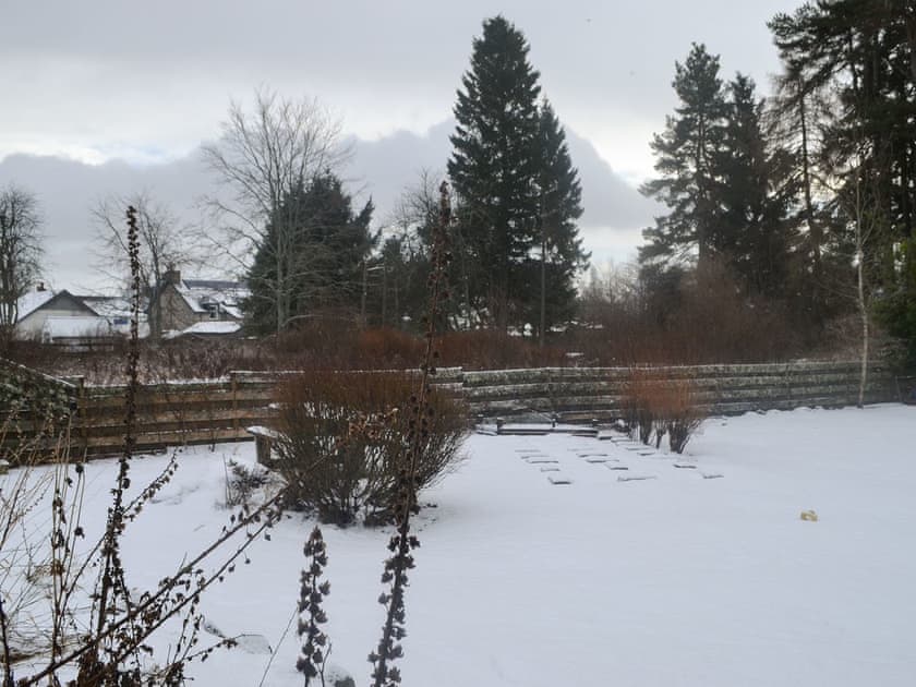 Garden in the winter | West End Cottage, Carrbridge, near Aviemore