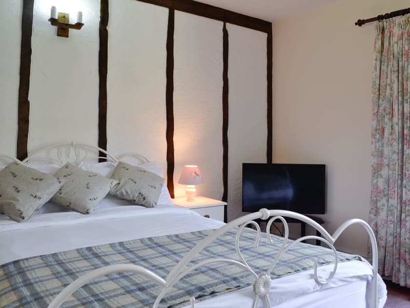 Open plan living space | Robin’s Retreat - Cwm Chwefru Cottages, Newbridge-on-Wye, near Builth Wells