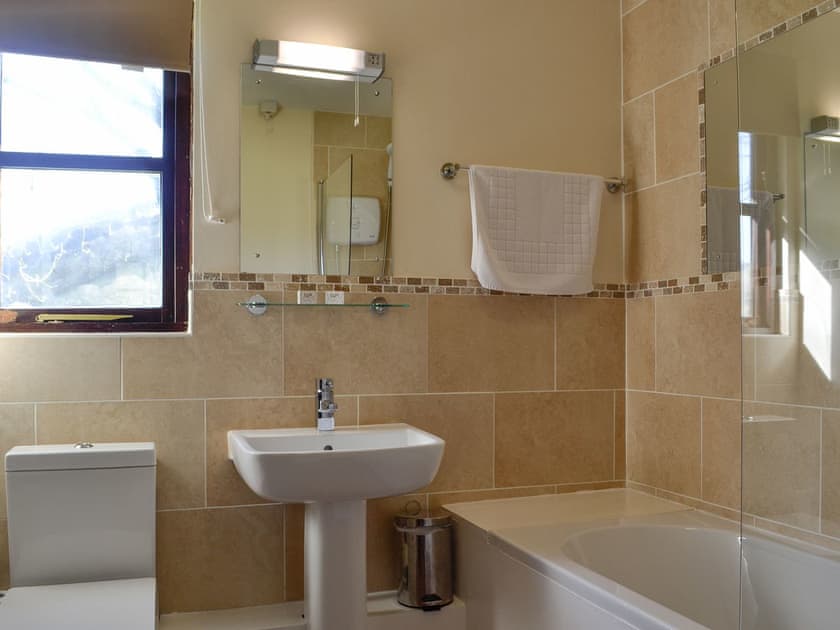 Bathroom | Robin’s Retreat - Cwm Chwefru Cottages, Newbridge-on-Wye, near Builth Wells