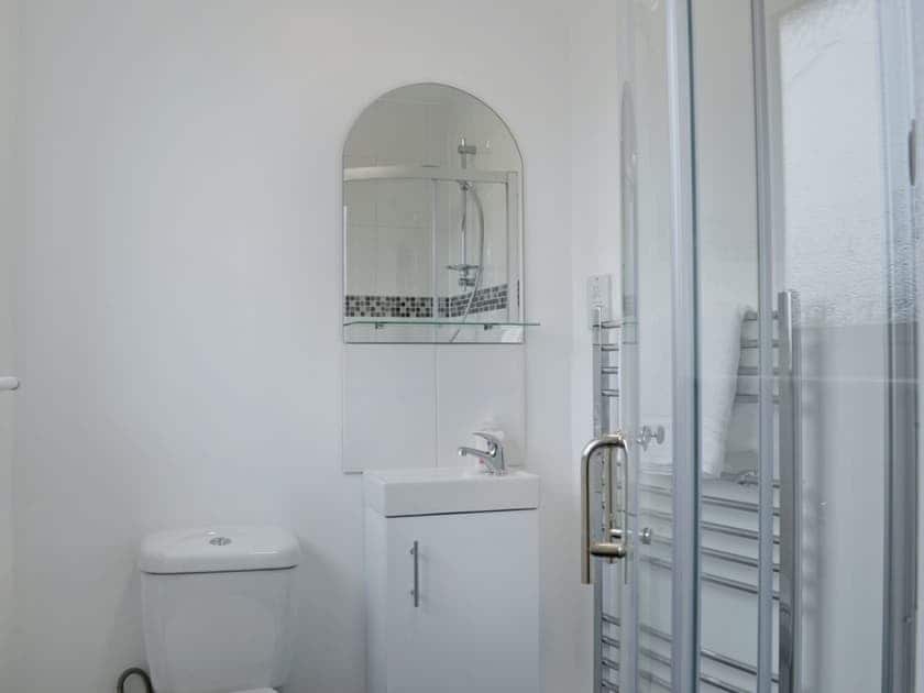 En-suite with shower cubicle | La Falda, Sutton-on-Sea, near Skegness