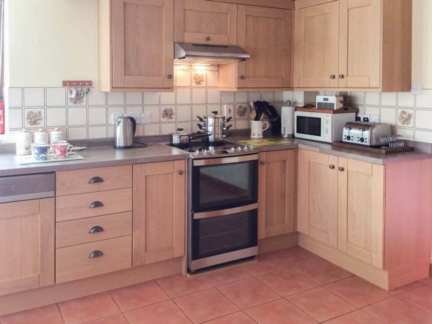 Well-appointed and well-fitted kitchen | The Pump House, Hawkesbury Upton