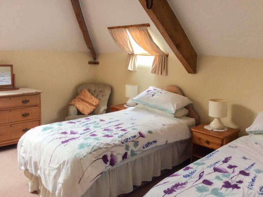 Lovely and cosy twin bedded room | The Pump House, Hawkesbury Upton