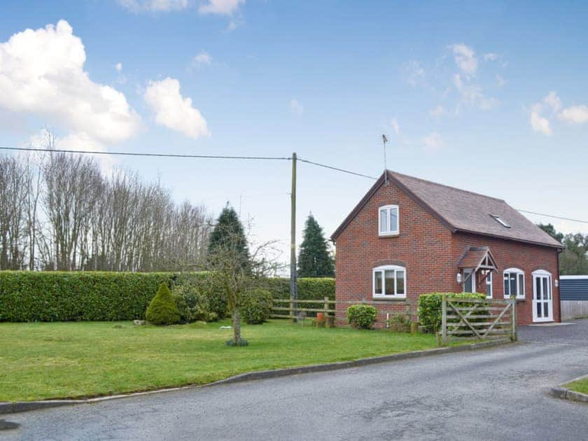 Contemporary cottage with private lawned garden | Acorn Cottage, Kingsland, near Leominster