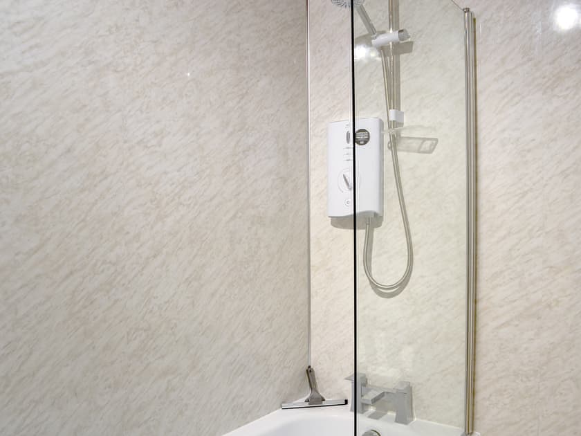 En-suite bathroom | Next Door Cottage, Holy Island