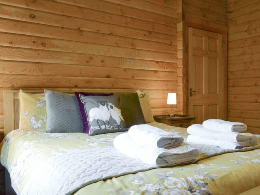 Relaxing double bedroom | Seascape, Staffin