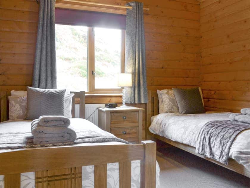 Comfortable twin bedroom | Seascape, Staffin