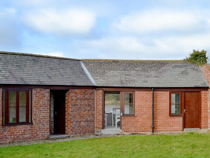 Fantastic private jetty cottage looking directly over the bay | The Maltings, Near Bamburgh