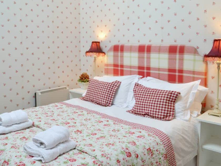 Charming double bedroom | Dray Cottage, East Allington, near Totnes