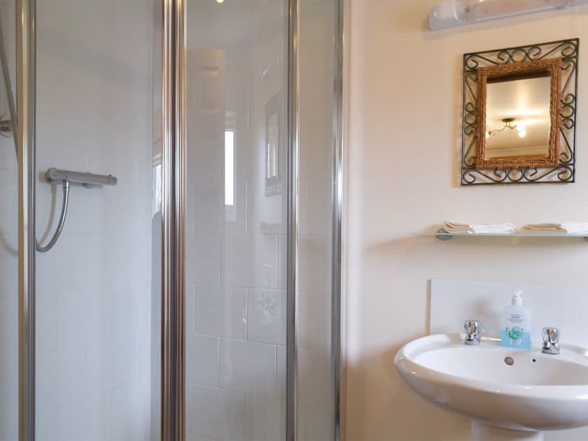 En-suite shower room | Moorings House - Moorings House & Reed View, St Olaves, near Beccles