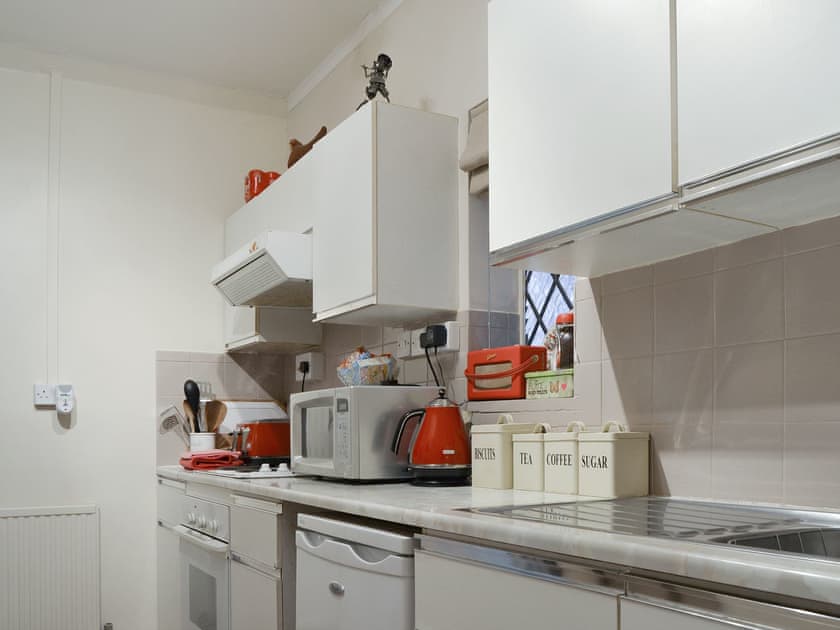 Well-equipped kitchen | Highmoor Park Cottage, Highmoor, near Henley-on-Thames